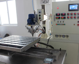 GLUE-POURING MACHINE
